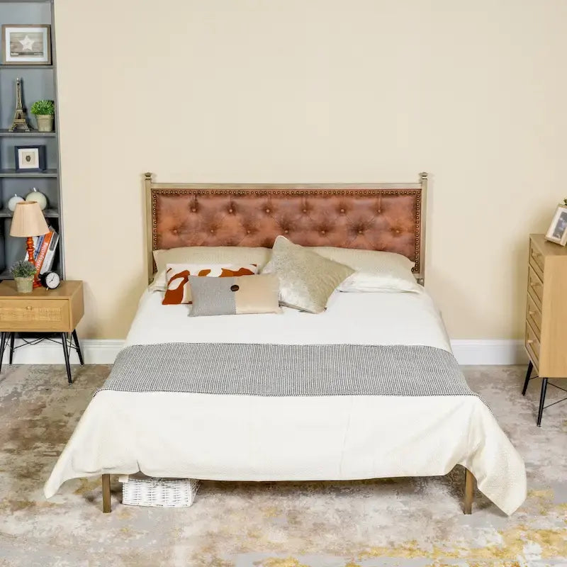 Cama de Plataforma Estofada com Cabeceira Copetuda e Ripas de Madeira, Sem Necessidade de Estrado de Molas